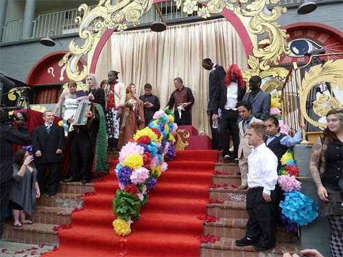 Đ&aacute;m cưới lạ l&ugrave;ng của cặp đ&ocirc;i t&iacute; hon 3