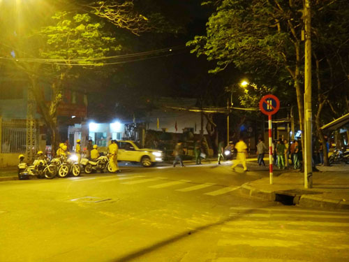 H&agrave;ng trăm cảnh s&aacute;t kiểm tra vũ trường Diamond 1