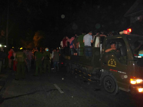 H&agrave;ng trăm cảnh s&aacute;t kiểm tra vũ trường Diamond 7