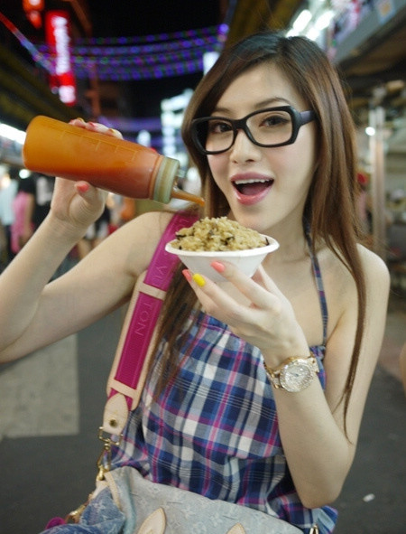 Sốc với 3 b&agrave; mẹ trẻ m&atilde;i kh&ocirc;ng gi&agrave; 17