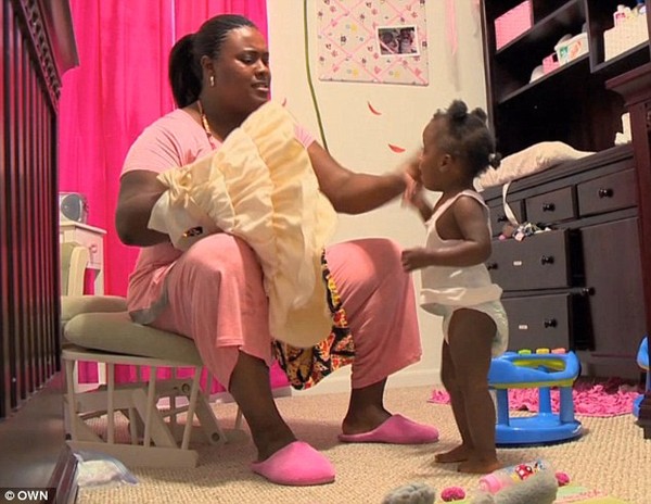 Cho&aacute;ng với kỷ lục của những b&agrave; mẹ mắn đẻ  17