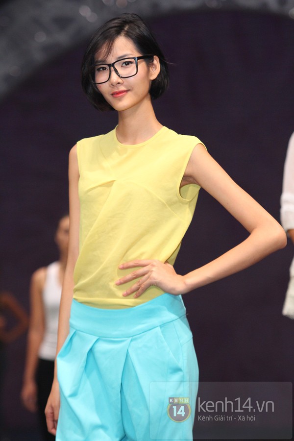 Tr&uacute;c Diễm tập bay, Ho&agrave;ng Th&ugrave;y lộ mặt mụn tập dượt chương tr&igrave;nh 10