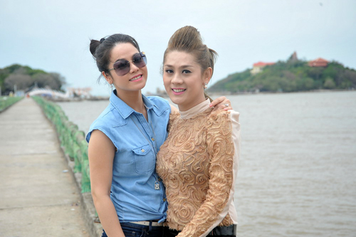 L&acirc;m Chi Khanh v&agrave; bạn trai t&igrave;nh tứ ở biển 11