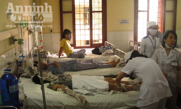 D&igrave; ruột ch&aacute;u b&eacute; 5 tuổi bị &ocirc;ng nội thi&ecirc;u sống su&yacute;t lĩnh đ&ograve;n hội đồng 4