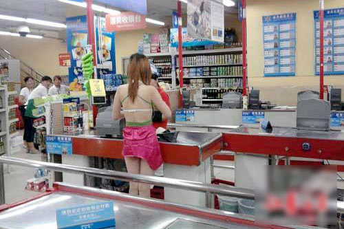 Cho&aacute;ng với những bộ trang phục ra phố của c&aacute;c người đẹp 5