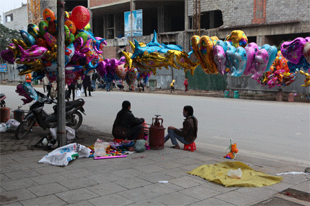 Kinh ho&agrave;ng gi&aacute; rau xanh ng&agrave;y Tết 10