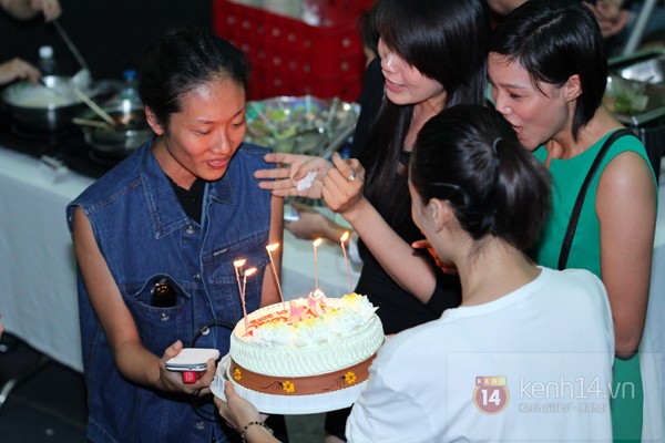 Tr&uacute;c Diễm tập bay, Ho&agrave;ng Th&ugrave;y lộ mặt mụn tập dượt chương tr&igrave;nh 13