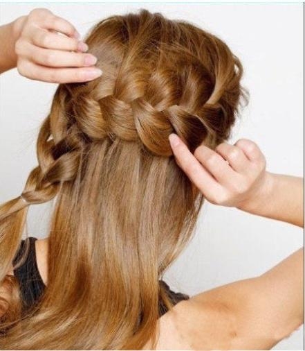 3 ph&uacute;t tự tết t&oacute;c ch&eacute;o tới c&ocirc;ng sở  5