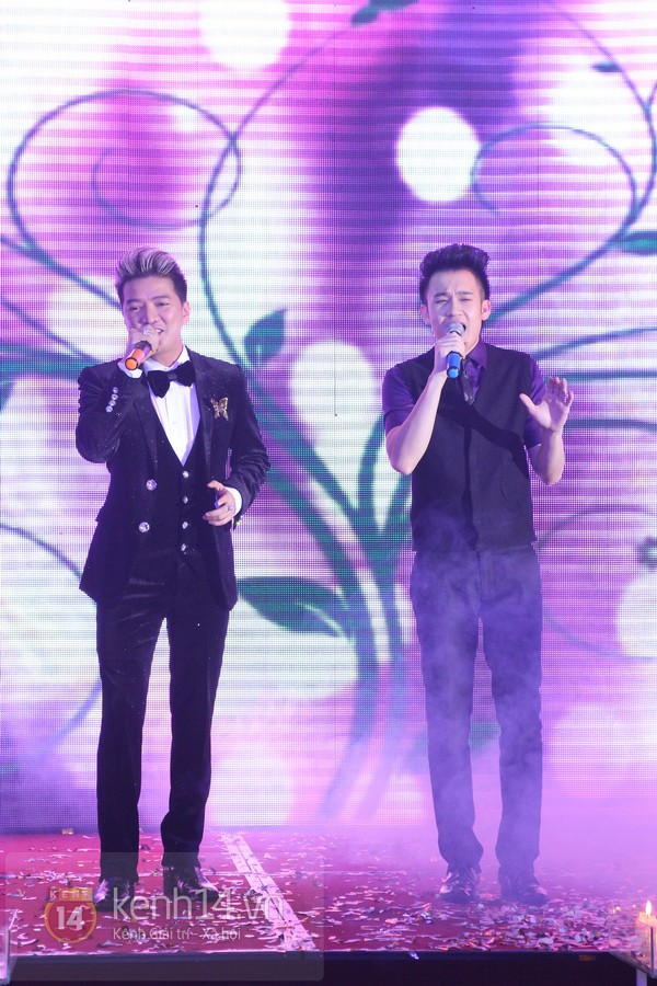 Minh Tuyết rạng rỡ trong đ&aacute;m cưới tại Việt Nam 29