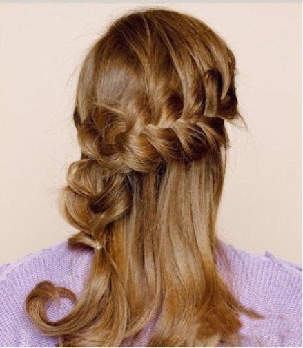 3 ph&uacute;t tự tết t&oacute;c ch&eacute;o tới c&ocirc;ng sở  1