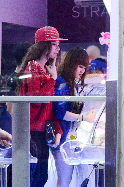 Angela Phương Trinh l&aacute;i xế hộp 2 tỷ mới tậu đi ăn kem 11