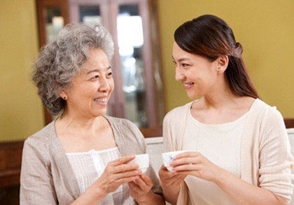 C&aacute;c n&agrave;ng d&acirc;u tranh nhau moi tiền mẹ chồng 1