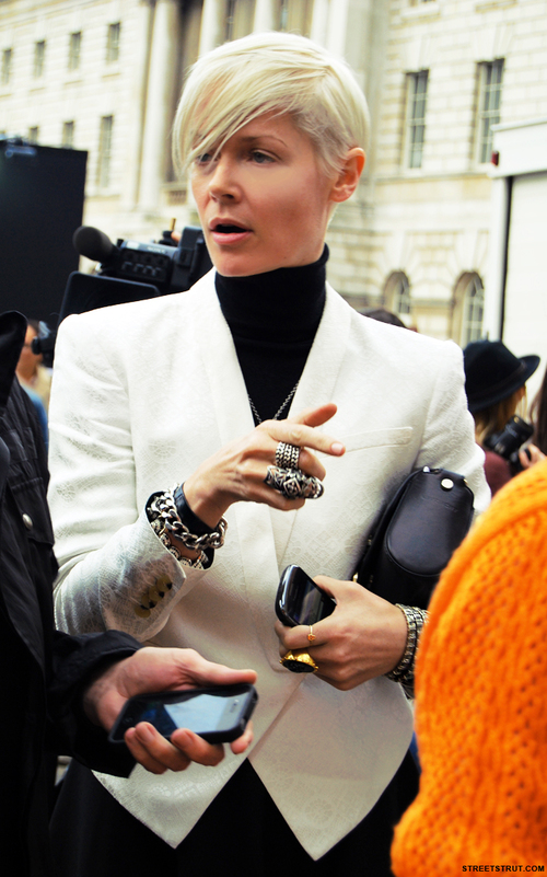 Zoom v&agrave;o phong c&aacute;ch của 10 bi&ecirc;n tập vi&ecirc;n thời trang nổi tiếng 38