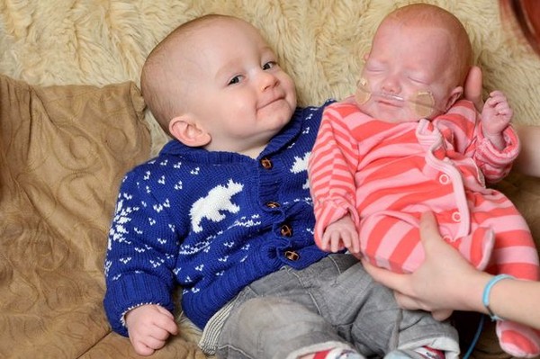 Cho&aacute;ng với kỷ lục của những b&agrave; mẹ mắn đẻ  20