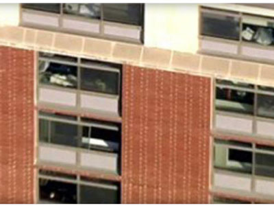 Mẹ &ocirc;m con nhảy từ lầu 8, em b&eacute; sống s&oacute;t kỳ diệu 1