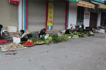 Kinh ho&agrave;ng gi&aacute; rau xanh ng&agrave;y Tết 7