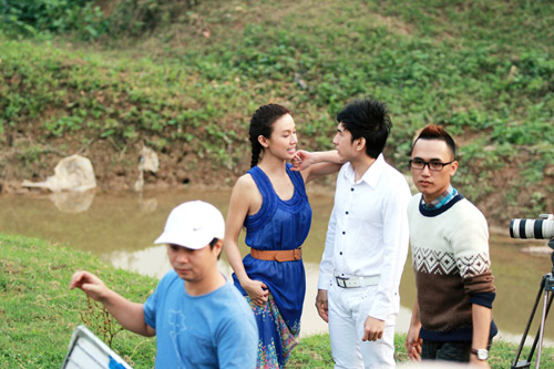 Đan Trường &ocirc;m ấp bạn g&aacute;i Việt kiều chốn đ&ocirc;ng người 6