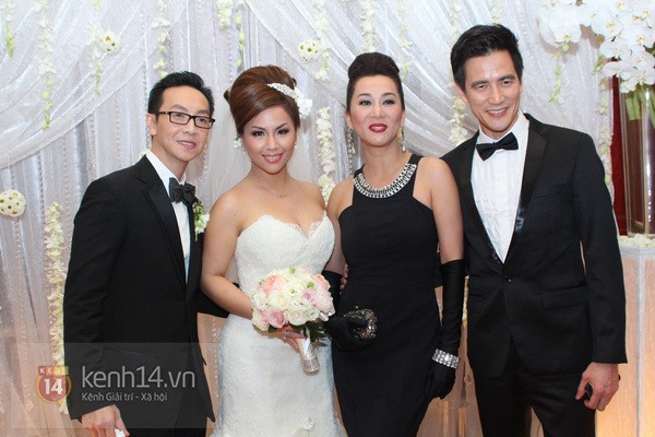 Minh Tuyết rạng rỡ trong đ&aacute;m cưới tại Việt Nam 10