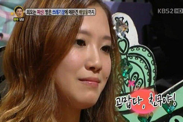 H&agrave;n Quốc: C&ocirc; g&aacute;i xinh xắn sống chung với... ph&acirc;n ch&oacute; 11