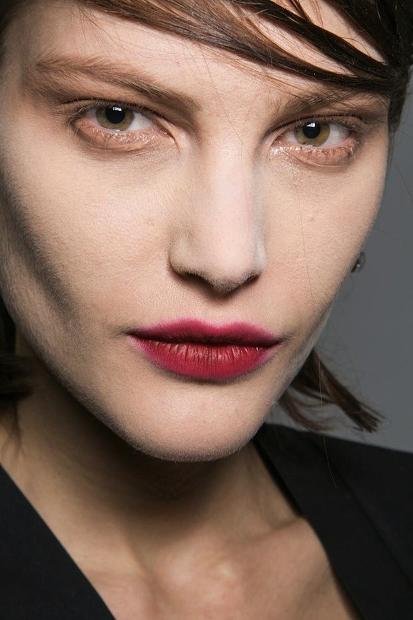 Những xu hướng trang điểm l&yacute; tưởng từ s&agrave;n diễn Thu/Đ&ocirc;ng 2013 10