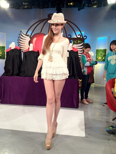 Sốc với 3 b&agrave; mẹ trẻ m&atilde;i kh&ocirc;ng gi&agrave; 11