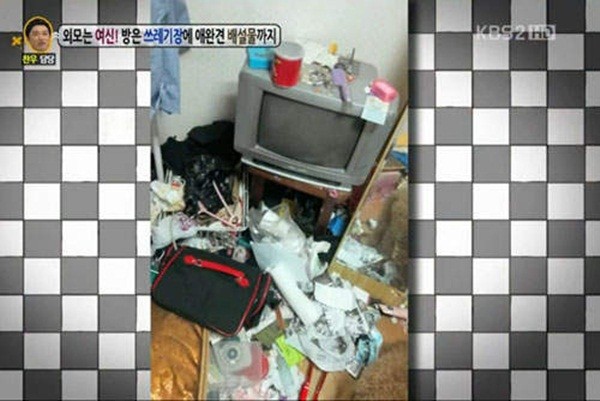 H&agrave;n Quốc: C&ocirc; g&aacute;i xinh xắn sống chung với... ph&acirc;n ch&oacute; 4