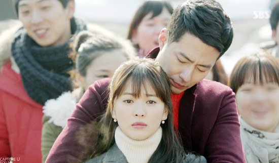 "Gi&oacute; m&ugrave;a đ&ocirc;ng" bị la &oacute; v&igrave; nhiều cảnh đụng chạm 1