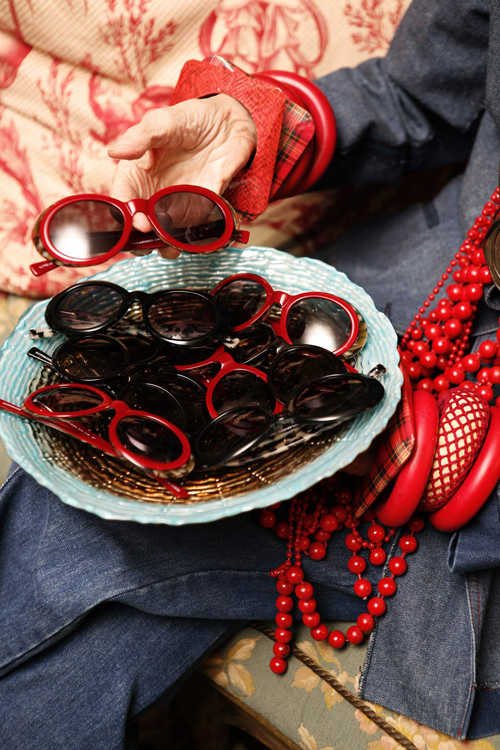 Iris Apfel - qu&yacute; b&agrave; thời trang ở tuổi... 91 5