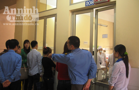 D&igrave; ruột ch&aacute;u b&eacute; 5 tuổi bị &ocirc;ng nội thi&ecirc;u sống su&yacute;t lĩnh đ&ograve;n hội đồng 5