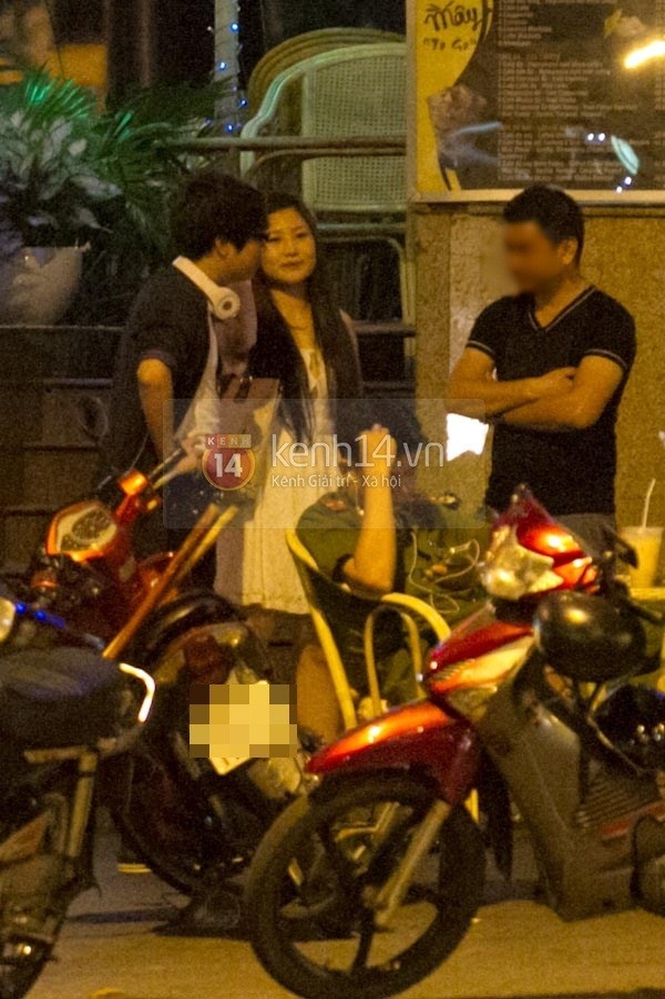 B&ugrave;i Anh Tuấn tận t&igrave;nh đưa Hương Tr&agrave;m về nh&agrave; 6