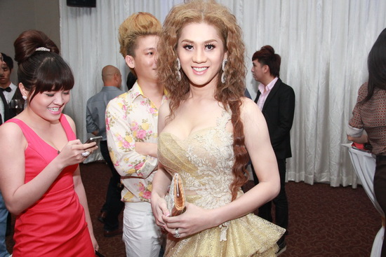 Khanh Chi L&acirc;m c&ocirc;ng khai người y&ecirc;u v&agrave; nhẫn đ&iacute;nh h&ocirc;n "khủng" 7