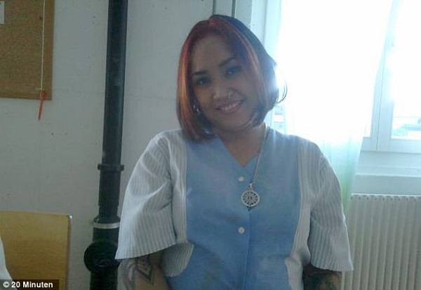 Phẫn nộ với y t&aacute; chụp ảnh tự sướng cạnh x&aacute;c chết rồi đăng l&ecirc;n facebook 3