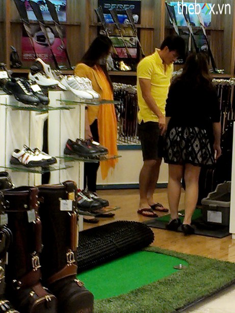 Thủy Ti&ecirc;n lần đầu xuất hiện sau khi sinh 6