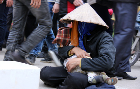 Sư giả, ăn xin &ldquo;bủa v&acirc;y&rdquo; Phủ Dầy 17