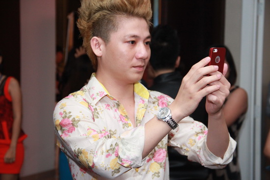 Khanh Chi L&acirc;m c&ocirc;ng khai người y&ecirc;u v&agrave; nhẫn đ&iacute;nh h&ocirc;n "khủng" 8