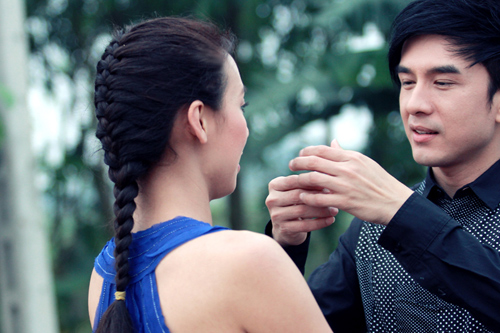 Đan Trường &ocirc;m ấp bạn g&aacute;i Việt kiều chốn đ&ocirc;ng người 3