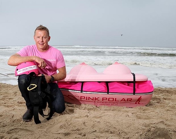 Người đ&agrave;n &ocirc;ng đi Nam Cực bằng... "&aacute;o ngực khổng lồ" 2