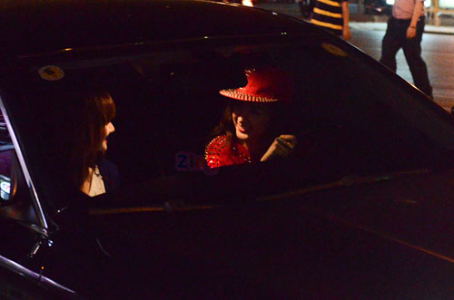 Angela Phương Trinh l&aacute;i xế hộp 2 tỷ mới tậu đi ăn kem 2