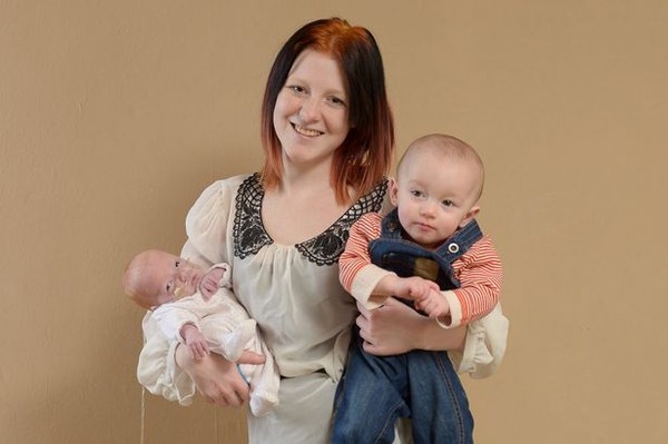 Cho&aacute;ng với kỷ lục của những b&agrave; mẹ mắn đẻ  19