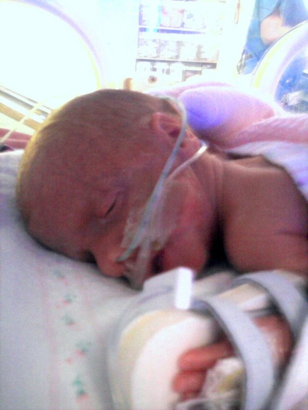 Cho&aacute;ng với kỷ lục của những b&agrave; mẹ mắn đẻ  21