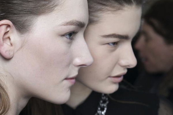 Những xu hướng trang điểm l&yacute; tưởng từ s&agrave;n diễn Thu/Đ&ocirc;ng 2013 35