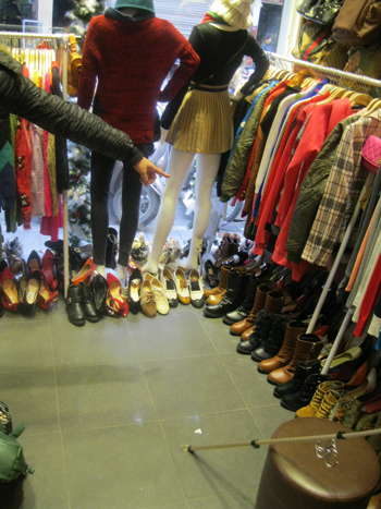 Ph&uacute;t kinh ho&agrave;ng của thai phụ bầu 9 th&aacute;ng bị đ&acirc;m v&agrave;o bụng 1