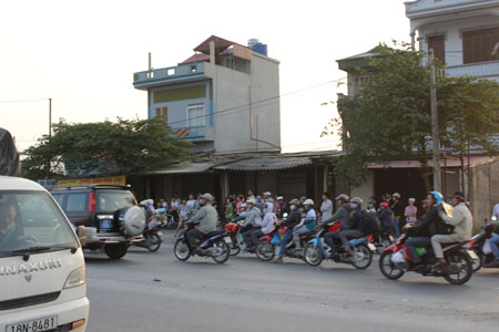 H&agrave; Nội: Tai nạn t&agrave;u hỏa, một phụ nữ trẻ chết thảm 2