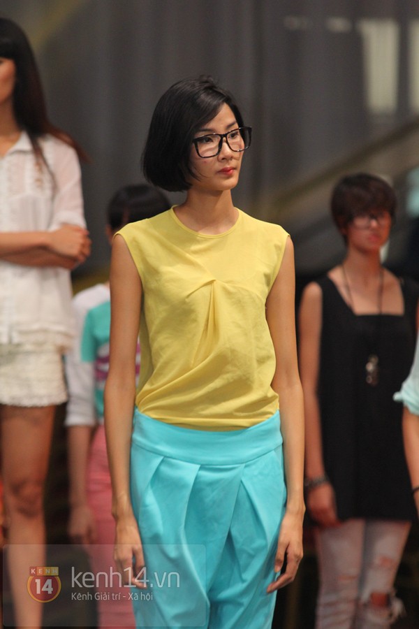 Tr&uacute;c Diễm tập bay, Ho&agrave;ng Th&ugrave;y lộ mặt mụn tập dượt chương tr&igrave;nh 11