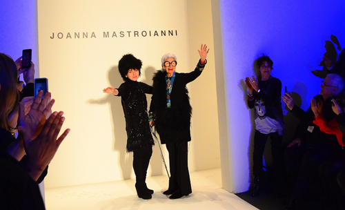 Iris Apfel - qu&yacute; b&agrave; thời trang ở tuổi... 91 6