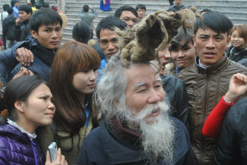 "&Ocirc;ng ti&ecirc;n" t&oacute;c b&uacute;i h&igrave;nh rồng xuất hiện ở hội Lim 10