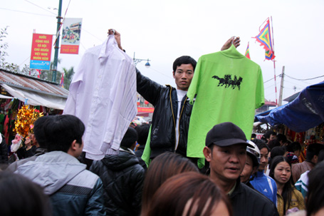 Sư giả, ăn xin &ldquo;bủa v&acirc;y&rdquo; Phủ Dầy 5