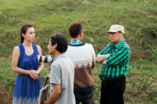 Đan Trường &ocirc;m ấp bạn g&aacute;i Việt kiều chốn đ&ocirc;ng người 9