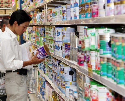 Đầu năm, sữa bột ngoại tăng gi&aacute; 1