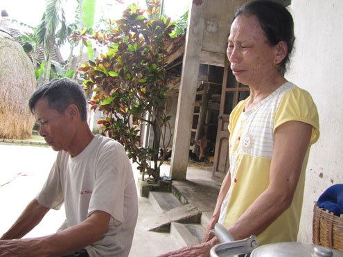 Vụ nhờ bạn hiếp d&acirc;m vợ: "Con trai t&ocirc;i bị bẫy" 3